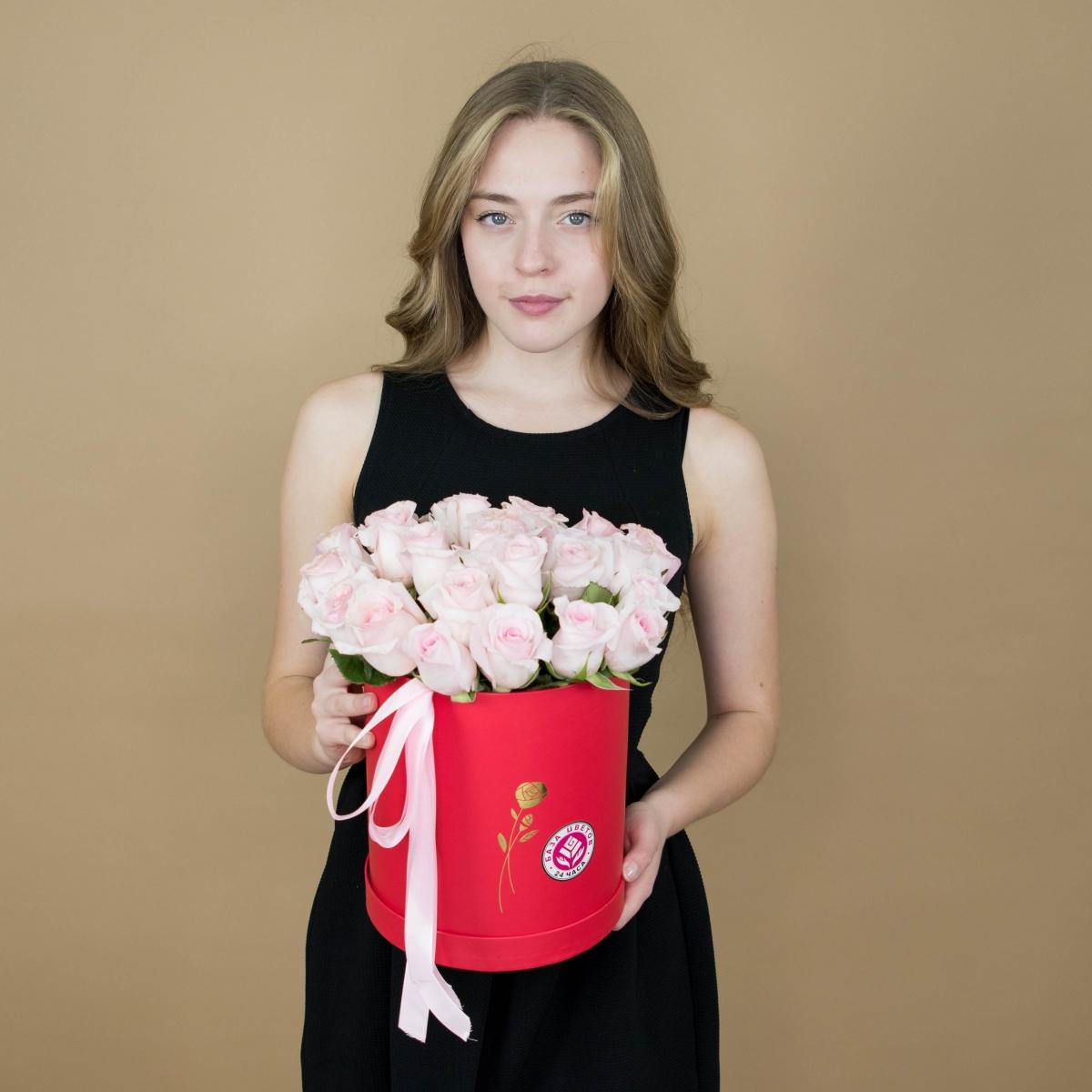 Розы розовые в шляпной коробке код товара: 1980