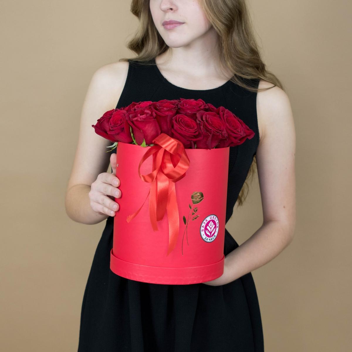 Розы красные в шляпной коробке код товара  2145