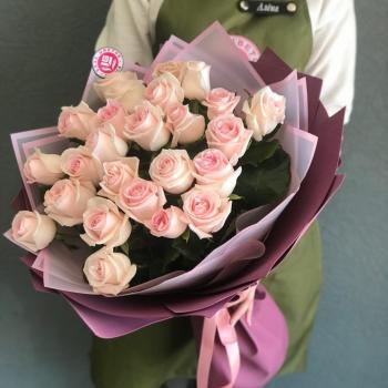 Бело-розовые розы 60 см (Россия) Артикул   335610